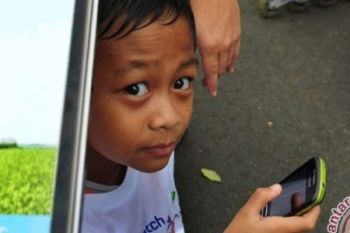 Begini Cara Atasi Candu Gadget Pada Anak