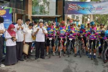Gubri Lepas 12 Pebalap "Tour De Sabang- Jakarta" Dari Pekanbaru