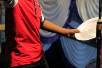 Pujangga dari Pangkalan Kerinci, Hidupkan Sajak di atas Panggung