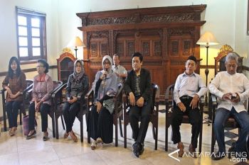 Pembawa Acara Bangga Tugas pada Pernikahan Kahiyang-Bobby