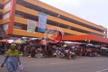 Jalan Semrawut karena Kendaraan, Pengunjung: Pasar Raya Tidak Nyaman