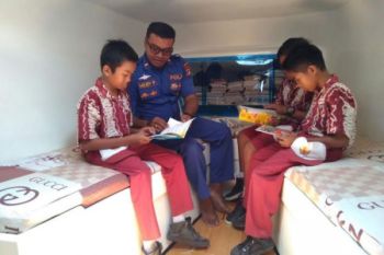 Ditpolairud Gencar Tingkatkan Minat Baca Masyarakat Pesisir
