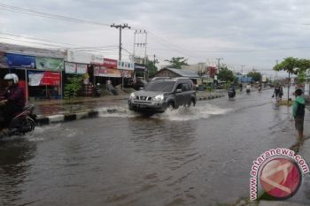 Warga Palangka Raya Keluhkan Pendangkalan Drainase 