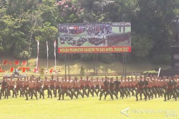 Panglima TNI Wisuda 716 Prajurit dan Bhayangkara Taruna
