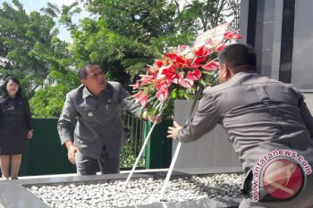 Ziarah ke Makam Mantan Bupati, Sajow: Terima Kasih Atas Bakti dan Perjuangan Sewaktu Menjabat