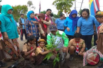 Mofit Ajarkan Murid SD Lestarikan Alam Melalui Penanaman Pohon