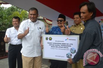 Kementerian ESDM bagikan konverter untuk nelayan NTB