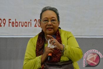 N.H. Dini: Saya Hanya Ingin Berbagi