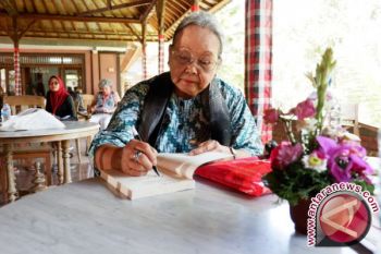 N.H. Dini, legenda sastra yang terus berkarya