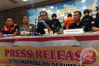 Polda Sumbar Tangkap Pengedar 2,7 Kilogram Sabu-Sabu