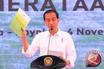 Dari Semarang Presiden serempak bagikan sertifikat tanah lima provinsi