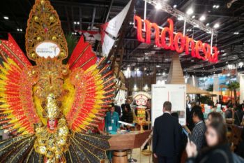 Tari Borneo Enggang Tarik Perhatian Pengunjung Inggris