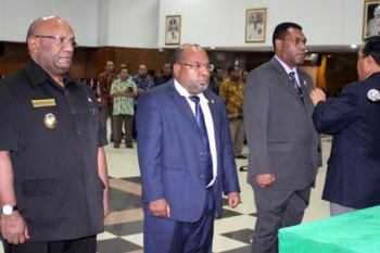 Pengurus KONI Papua periode 2013-2017 masih bisa bekerja