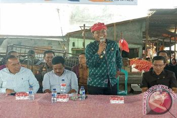 Pemkot Palu Salurkan Bantuan Pedagang Korban Kebakaran 