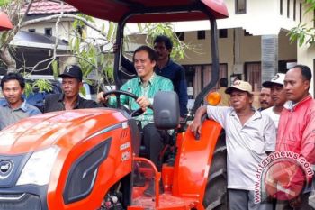 Petani Kotim Perlu 2.600 Unit Traktor