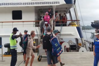 Kapal pesiar MV Coral Discoverer singgah di Pelabuhan Jayapura 