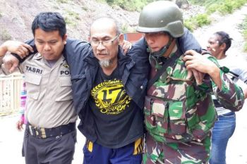 Pendulang emas di Kimberly berjalan kaki ke Tembagapura untuk pengobatan 