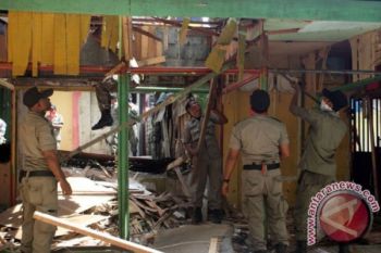 Pemprov Jateng Bongkar Belasan Kios di Batang 
