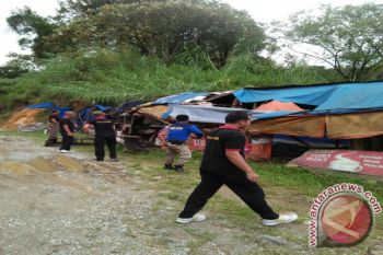 Merusak Pemandangan, Satpol-PP Tertibkan Lapak Penjual Jagung di Jalur Solok-Padang