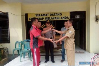 Warga OKU serahkan senjata api ke Polsek 