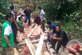 Jadi Tulang Punggung Keluarga, Penasihat Hukum Ajukan Tahanan Kota Terdakwa Pembalakan Liar