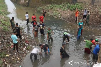Ganjar ajak warganya bersihkan sungai