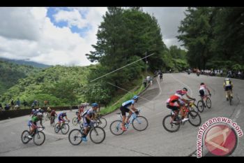 Etape Delapan Suguhkan Tanjakan Legendaris Kelok 44, Finis di Ketinggian