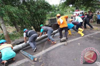 PLN Pulihkan Aliran Listrik Pascabanjir di Lombok Timur