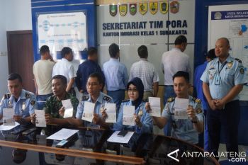 Langgar Izin Tinggal, Sembilan WNA Asal Tiongkok Dideportasi