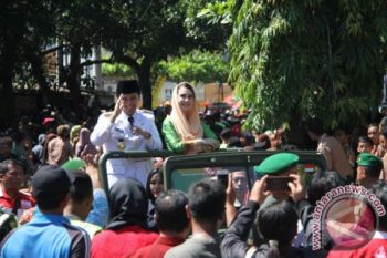 Arumi Baru Tahu Belakangan Suaminya Dampingi Khofifah