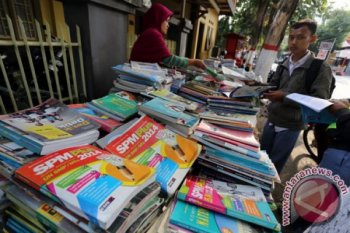 Pedagang Buku Stadion Khawatir Sepi Setelah Direlokasi 
