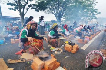 Padang Panjang Catatkan Rekor MURI Memasak Cangkuak