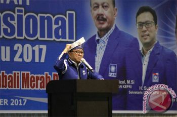 Zulkifli Hasan Minta Gubernur Perhatikan Alam Kepri