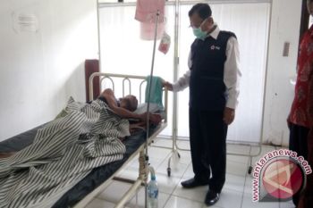Di RSUD Tamiang Layang, Wabup Bartim Jenguk Kakek Warga Amuntai