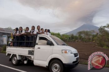 Gunung Agung "awas", siswa SMPN 2 Rendang dipulangkan