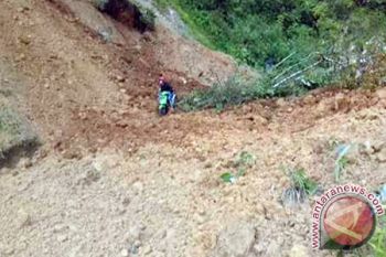 Landslides Displace Over 3,500 People in Kuningan