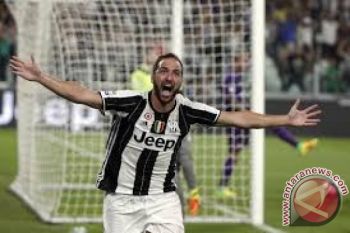 Higuain catatkan trigol saat bantai Sassuolo