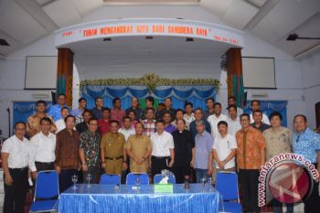 Lomban-Mantiri Ikuti Pertemuan Jemaat GMIM Bitung  