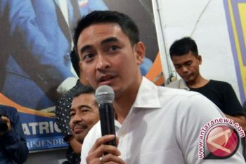 KPK tahan Gubernur Jambi, Zumi Zola