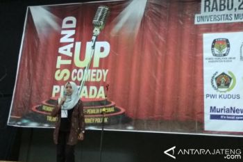 Komika Adu Lucu pada  "Stand Up Comedy" Pilkada 