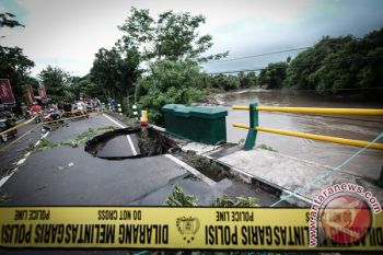Jembatan Barongan ditutup untuk roda empat 