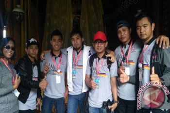 Wisatawan Nusantara Kagumi Kemegahan Istano Pagaruyung
