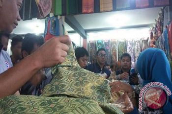 Songket Pandai Sikek Makin Diminati Wisatawan