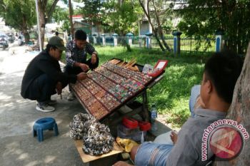 Pedagang Batu Akik Di Kendari Bermunculan Kembali 