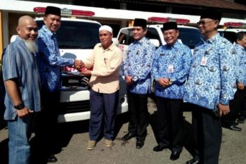 Bupati Barito Utara Serahkan Empat Mobil Ambulans