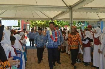 Bupati Barut Resmikan Sanitasi dan Kantin Sehat