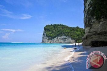 Sumba Timur Bangun Jalan Wisata Pantai Tarimbang
