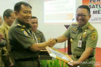 Satpol PP Jateng Terima Penghargaan Inovasi 2017 