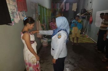 Astaga! Napi Perempuan Sembunyikan Sabu-sabu di Pakaian