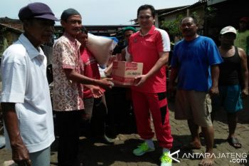 Mantan Pebulu Tangkis Nasional Semangati Korban Rob Demak 